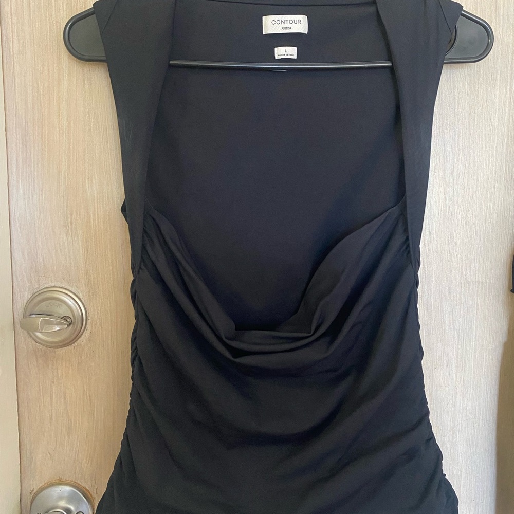 Aritzia contour black capped top size L